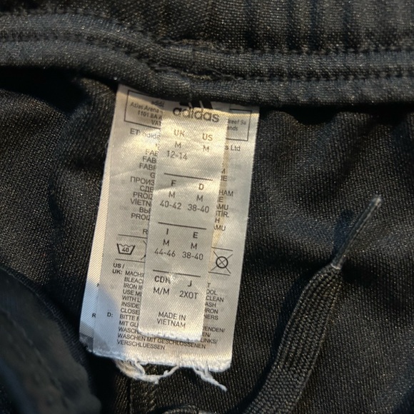 Adidas Sport Pants - Performance and Comfort for Active Lifestyles - Picture 6 of 7